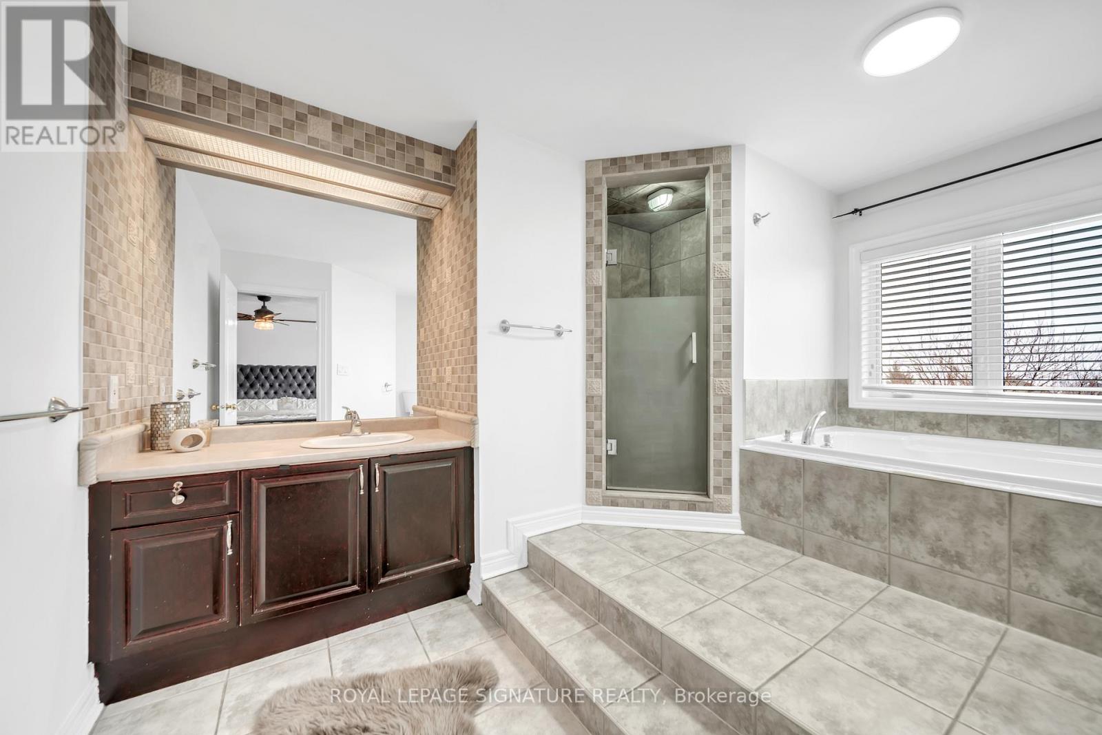 406 Hewitt Circle, Newmarket (Summerhill Estates), Ontario  L3X 2L8 - Photo 21 - N12913216