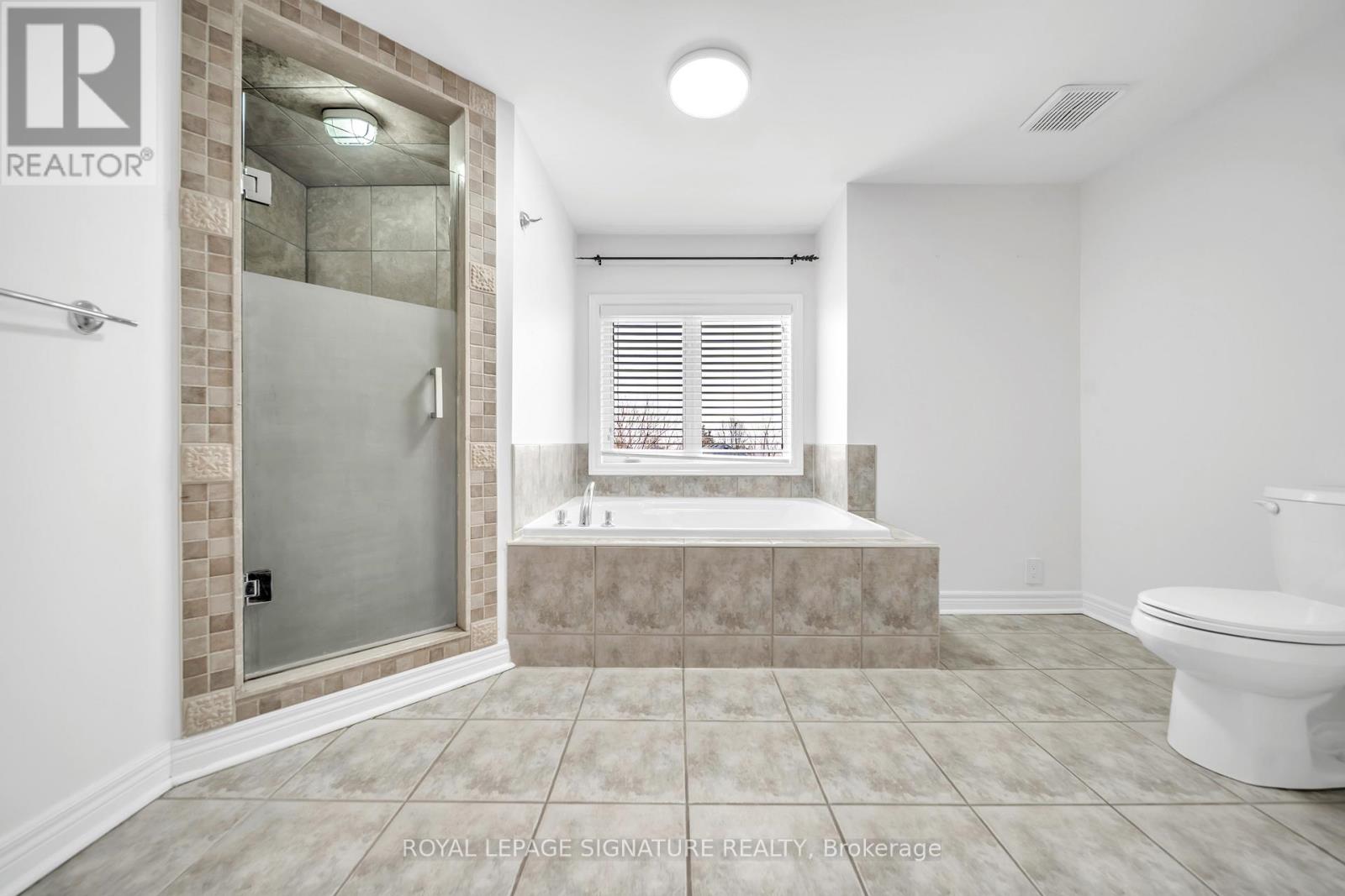 406 Hewitt Circle, Newmarket (Summerhill Estates), Ontario  L3X 2L8 - Photo 22 - N12913216