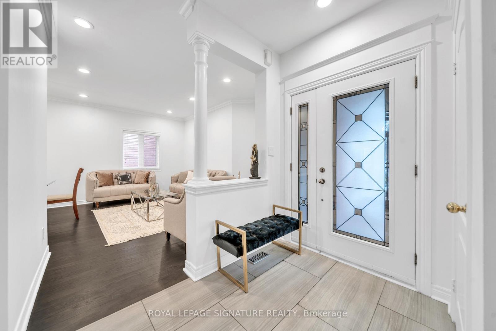 406 Hewitt Circle, Newmarket (Summerhill Estates), Ontario  L3X 2L8 - Photo 3 - N12913216