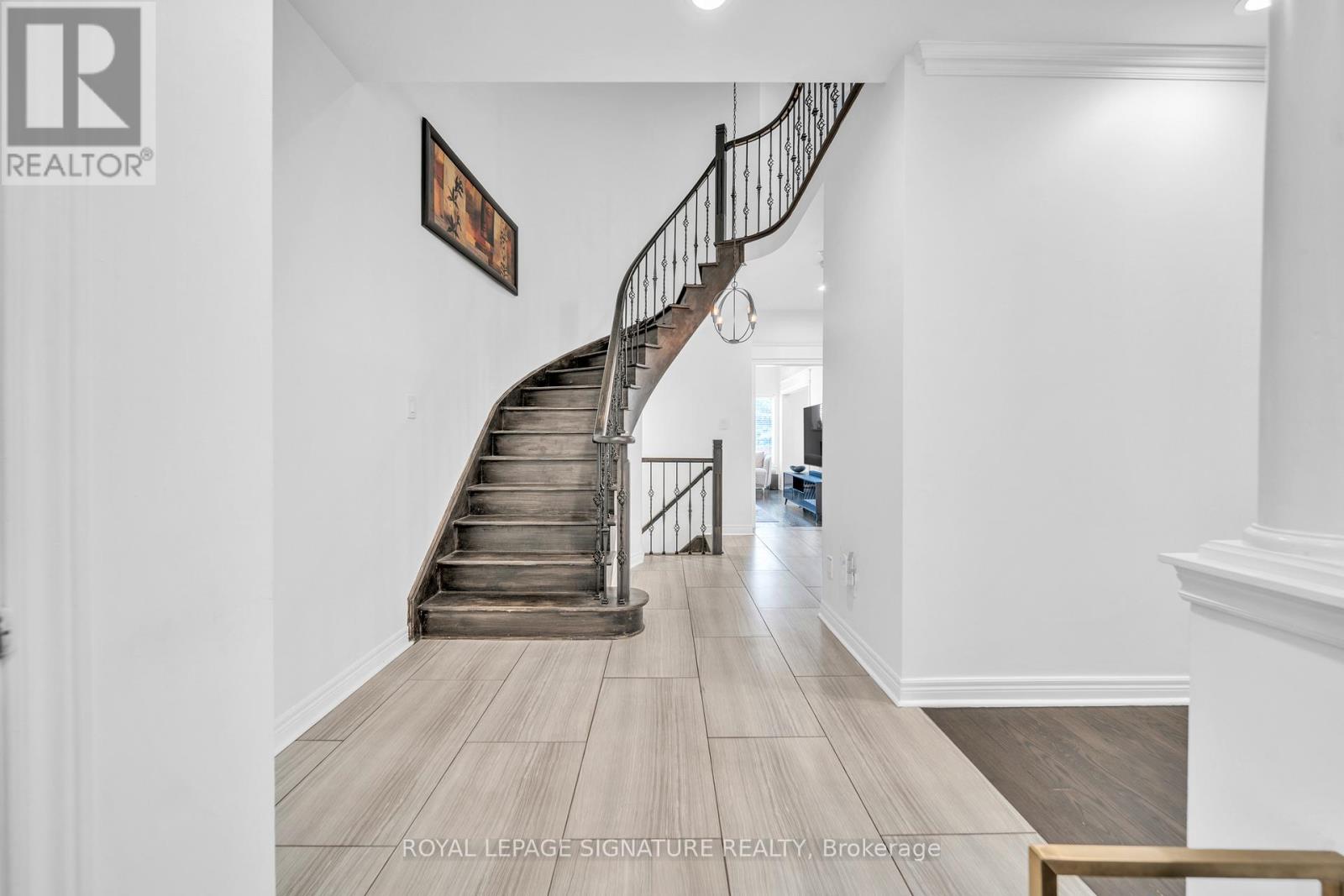 406 Hewitt Circle, Newmarket (Summerhill Estates), Ontario  L3X 2L8 - Photo 4 - N12913216