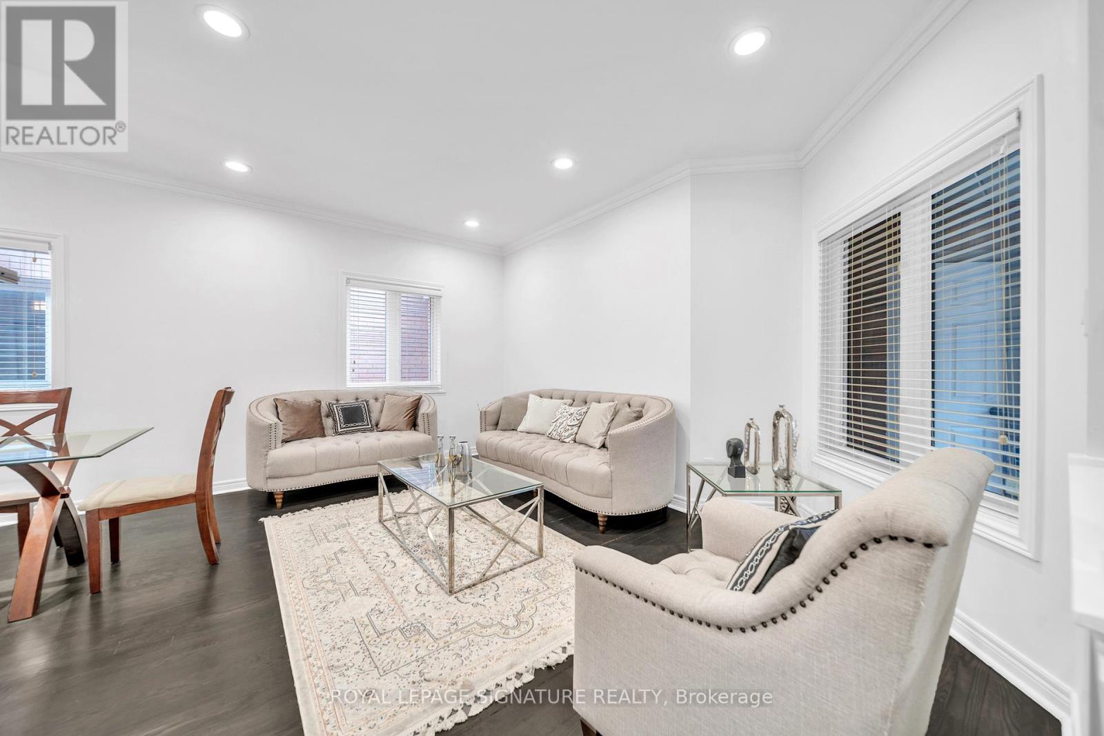 406 Hewitt Circle, Newmarket (Summerhill Estates), Ontario  L3X 2L8 - Photo 5 - N12913216