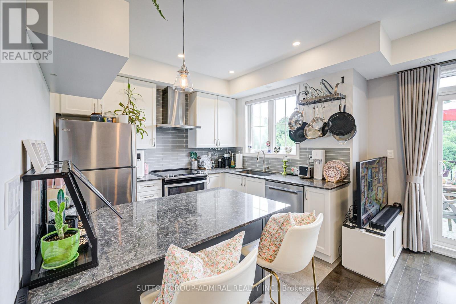 3 - 196 Pine Grove Road, Vaughan, Ontario  L4L 0H8 - Photo 9 - N12913258