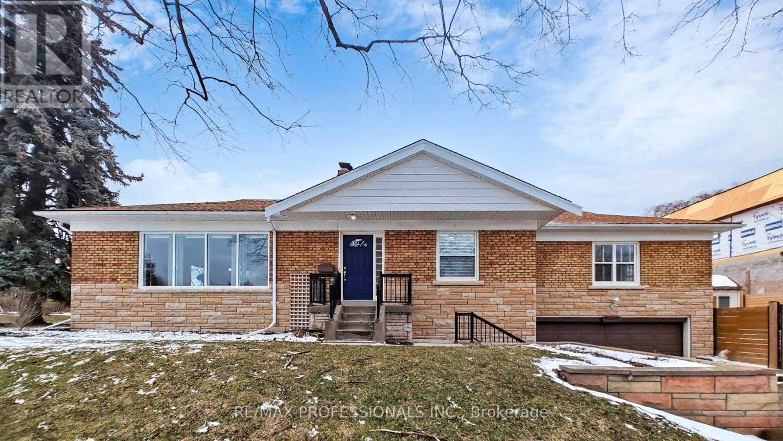 9 LUDLOW AVENUE, Toronto, Ontario