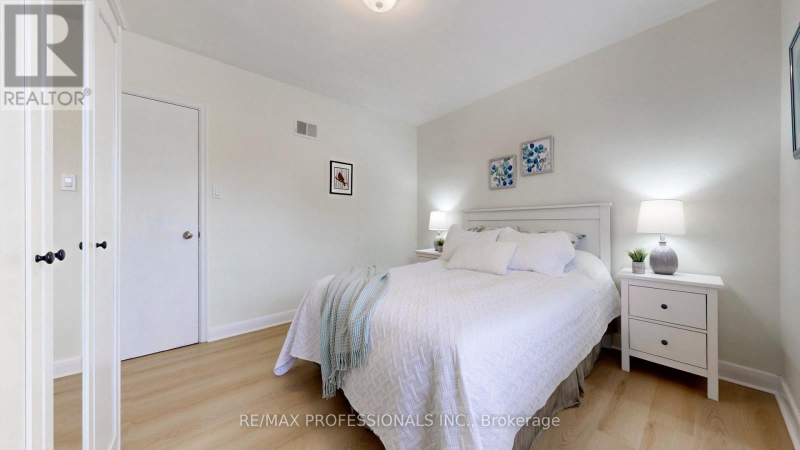 9 Ludlow Avenue, Toronto, Ontario  M8Z 3S7 - Photo 15 - W12913228