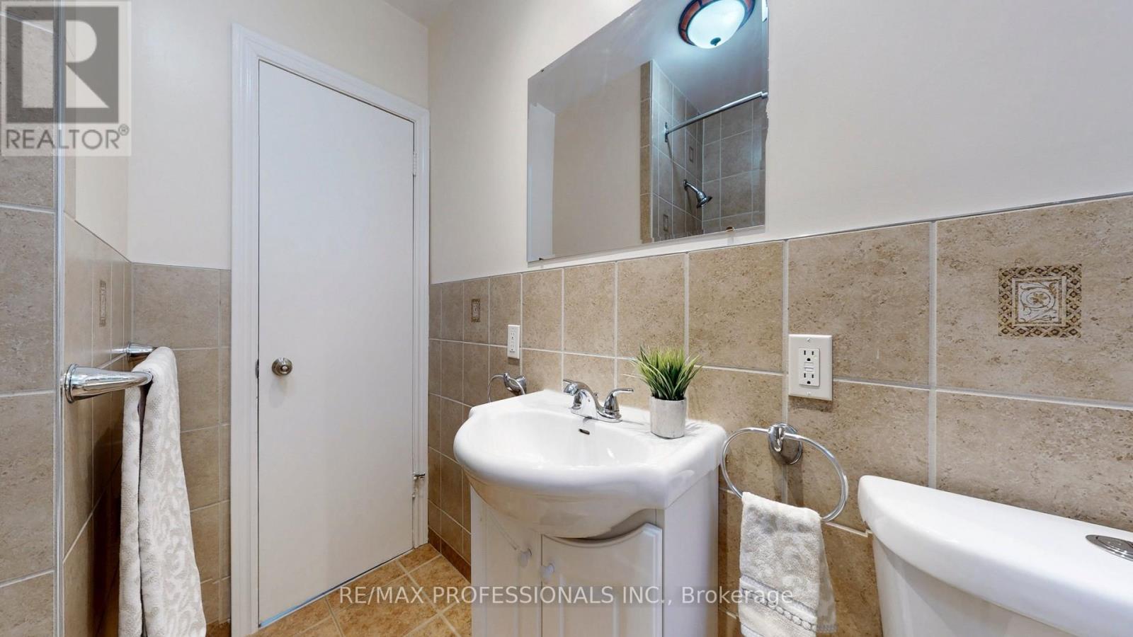 9 Ludlow Avenue, Toronto, Ontario  M8Z 3S7 - Photo 17 - W12913228