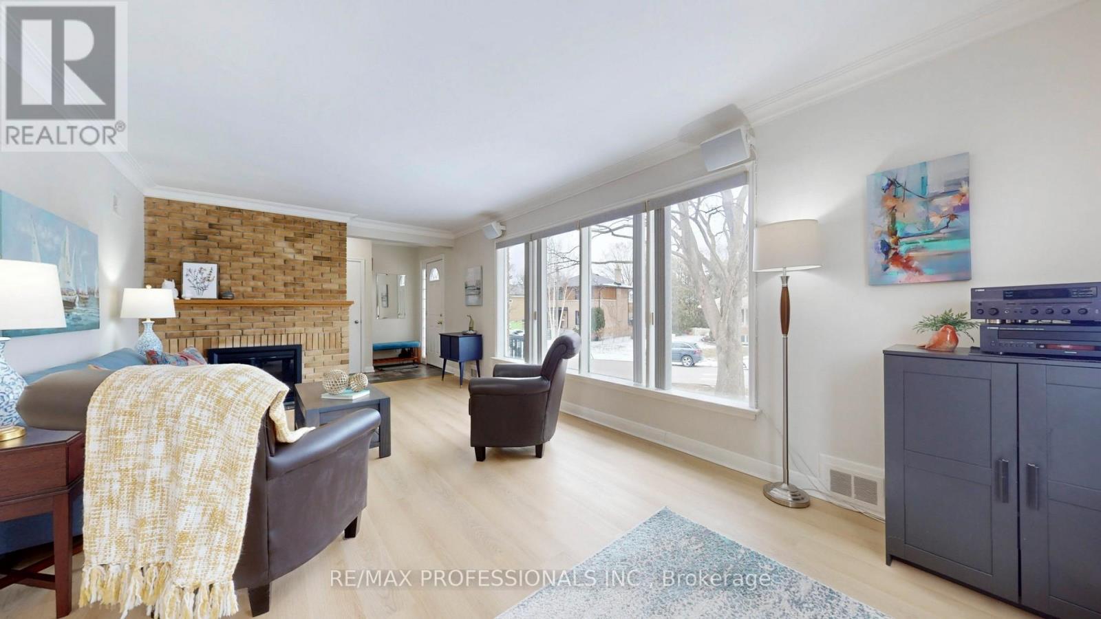 9 Ludlow Avenue, Toronto, Ontario  M8Z 3S7 - Photo 4 - W12913228