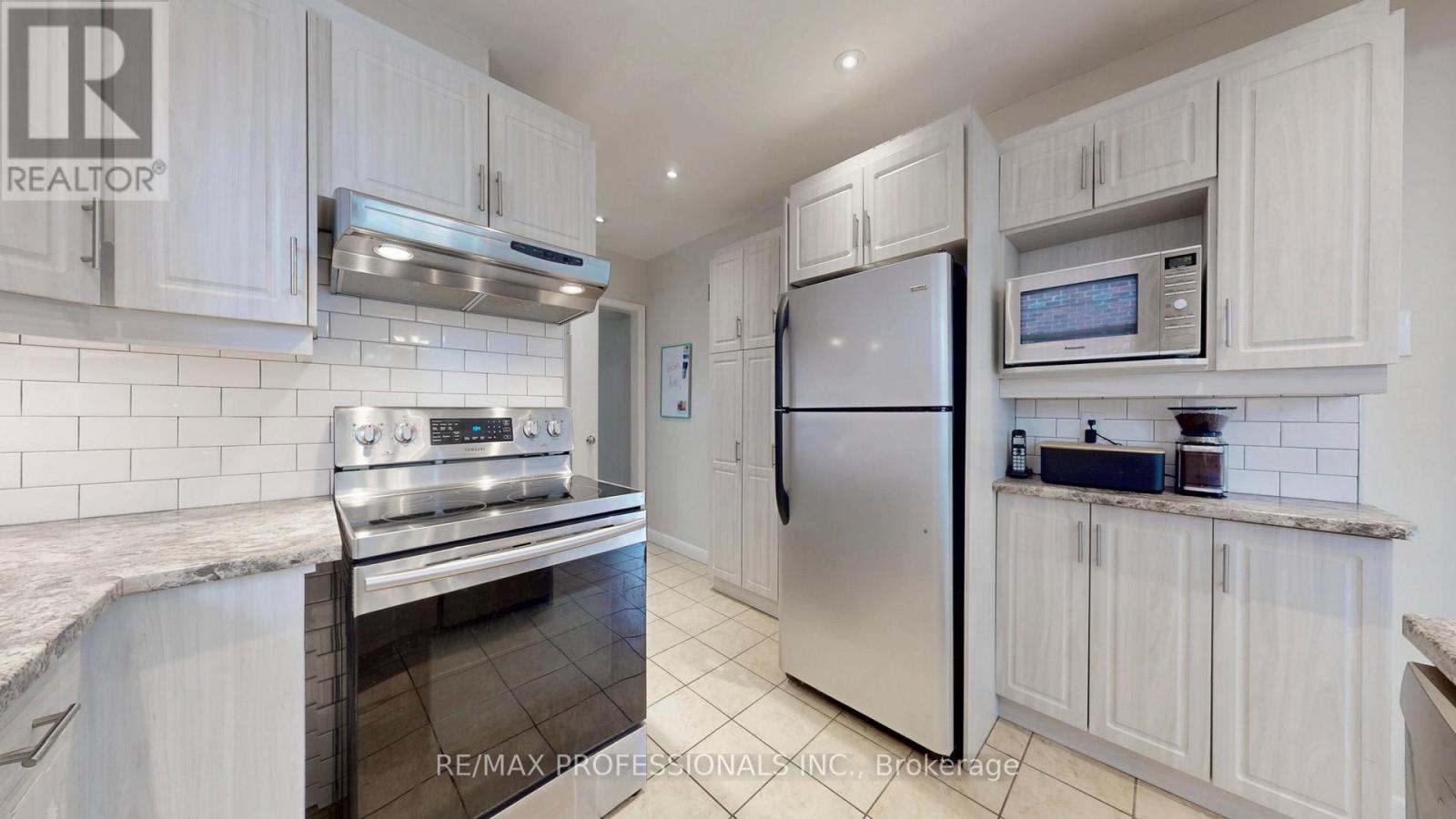 9 Ludlow Avenue, Toronto, Ontario  M8Z 3S7 - Photo 9 - W12913228