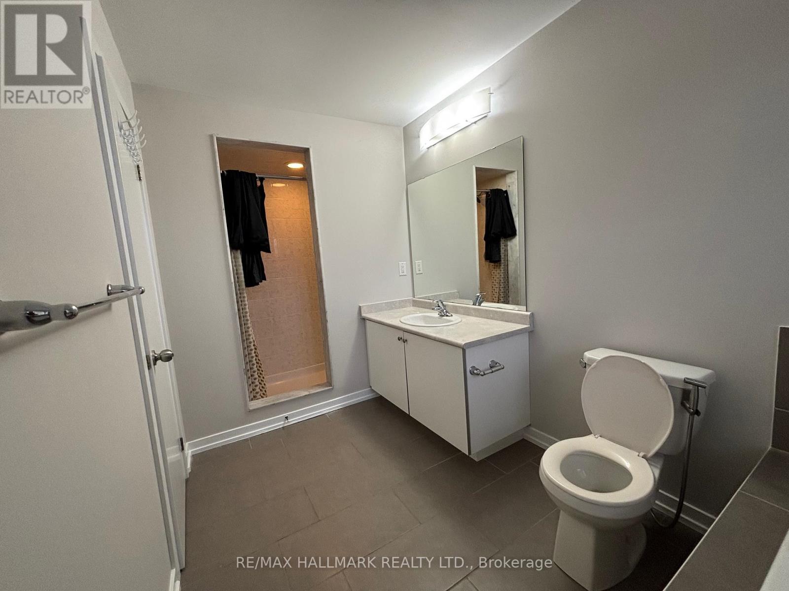 94 Golden Springs Drive, Brampton, Ontario  L7A 0C7 - Photo 10 - W12913236