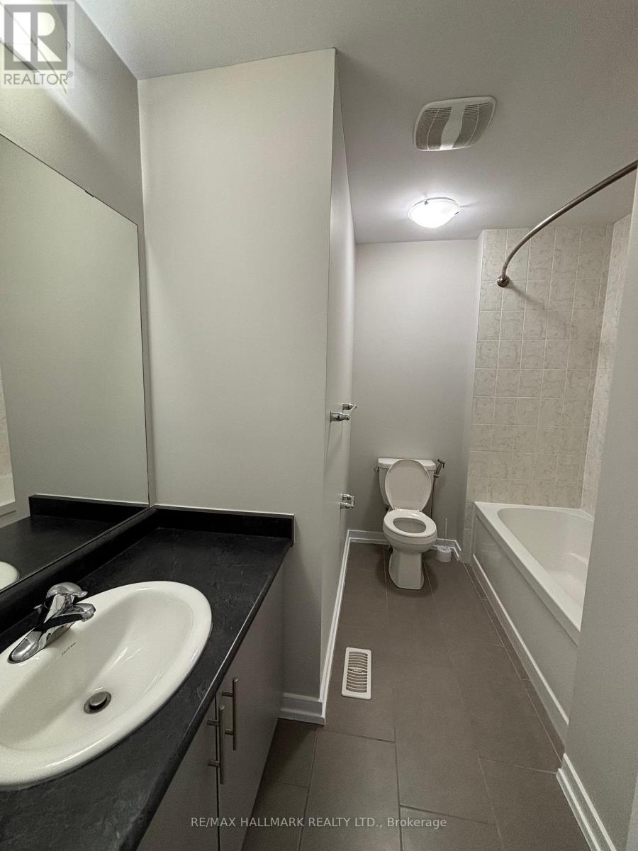 94 Golden Springs Drive, Brampton, Ontario  L7A 0C7 - Photo 13 - W12913236