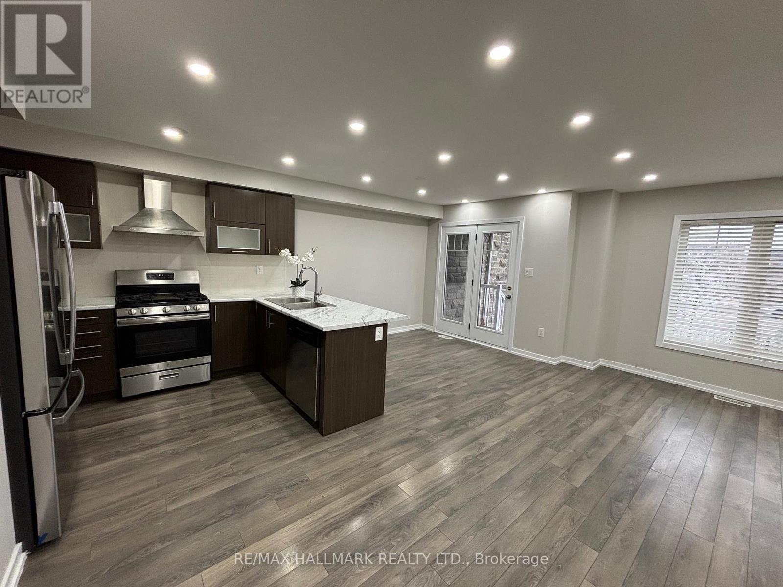 94 Golden Springs Drive, Brampton, Ontario  L7A 0C7 - Photo 3 - W12913236