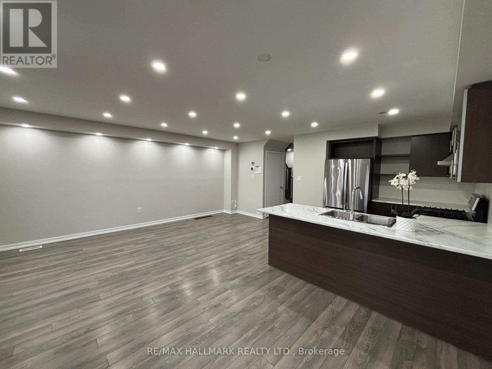 94 Golden Springs Drive, Brampton, Ontario  L7A 0C7 - Photo 4 - W12913236