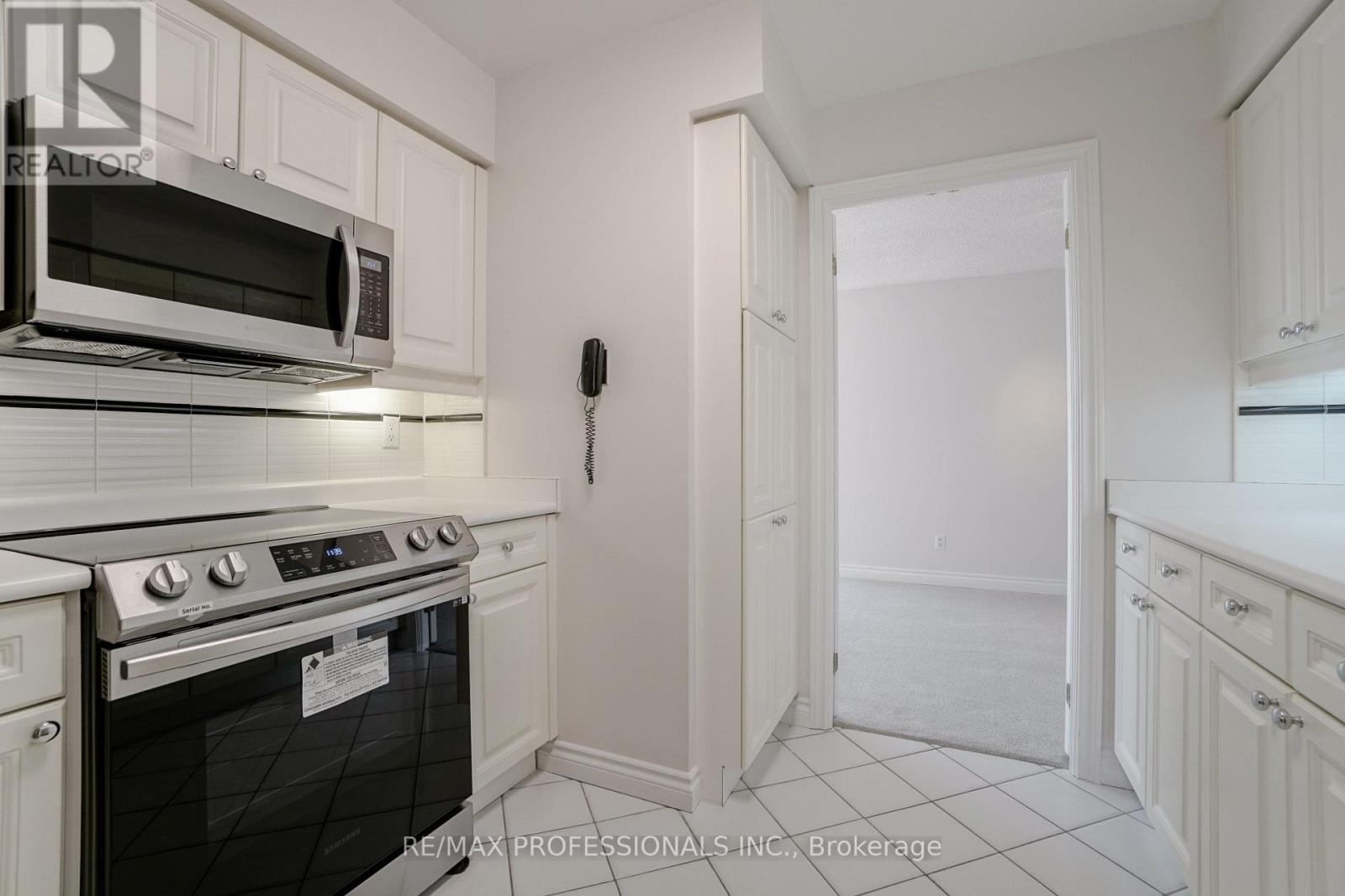 1108 - 1 Palace Pier Court, Toronto, Ontario  M8V 3W9 - Photo 12 - W12913268