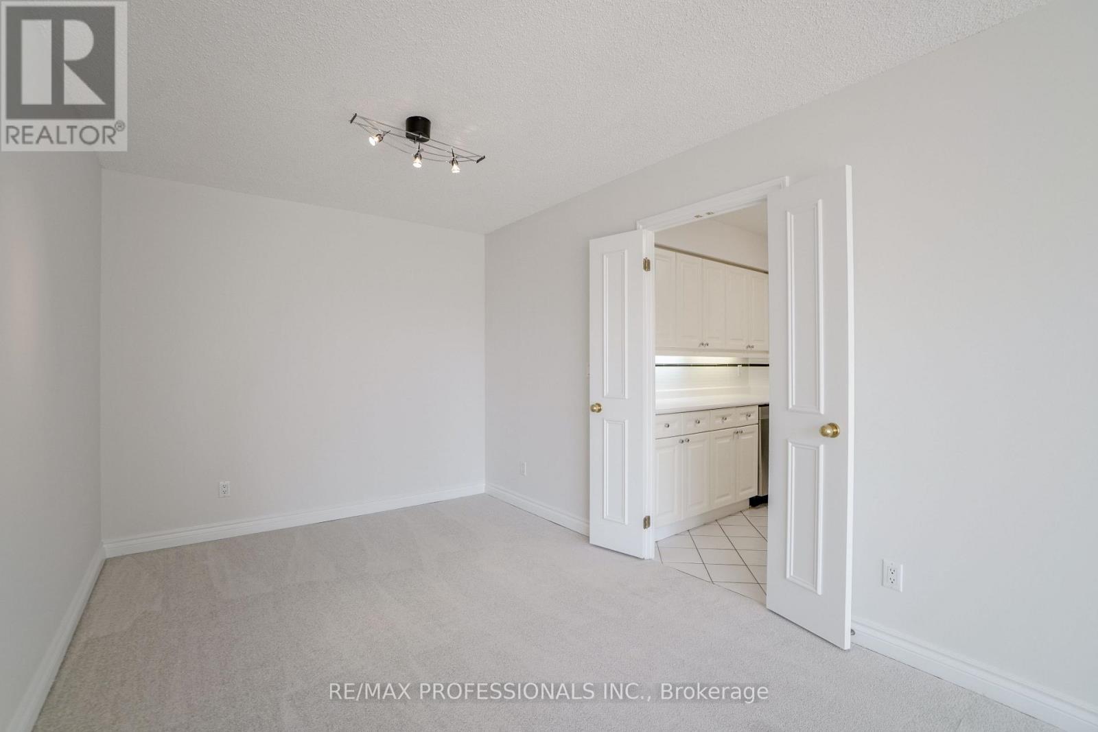 1108 - 1 Palace Pier Court, Toronto, Ontario  M8V 3W9 - Photo 14 - W12913268