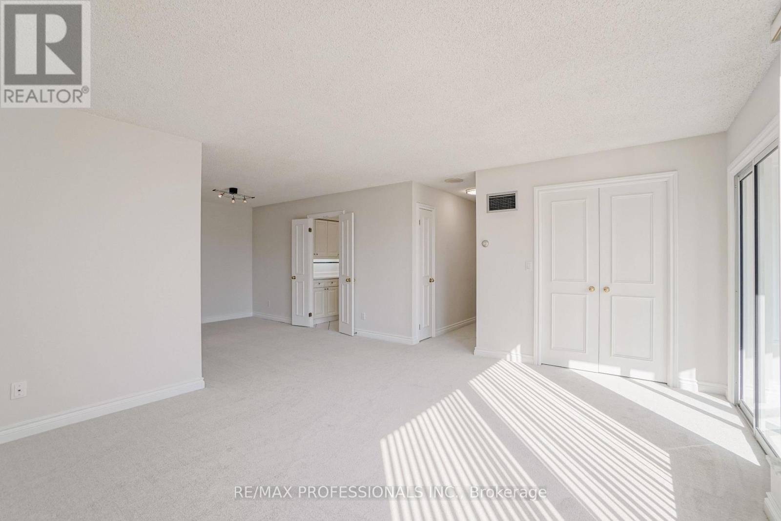 1108 - 1 Palace Pier Court, Toronto, Ontario  M8V 3W9 - Photo 18 - W12913268