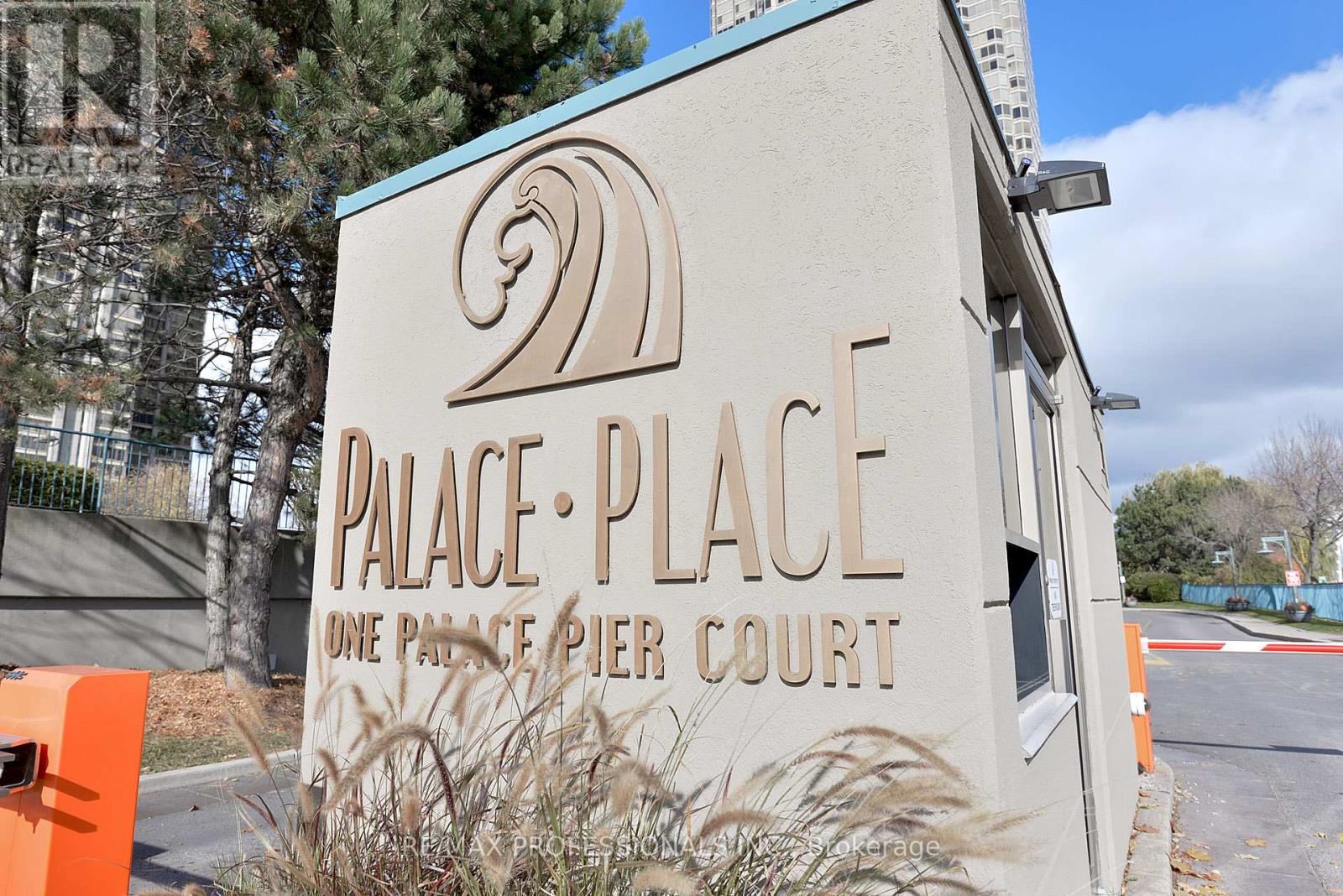 1108 - 1 Palace Pier Court, Toronto, Ontario  M8V 3W9 - Photo 2 - W12913268