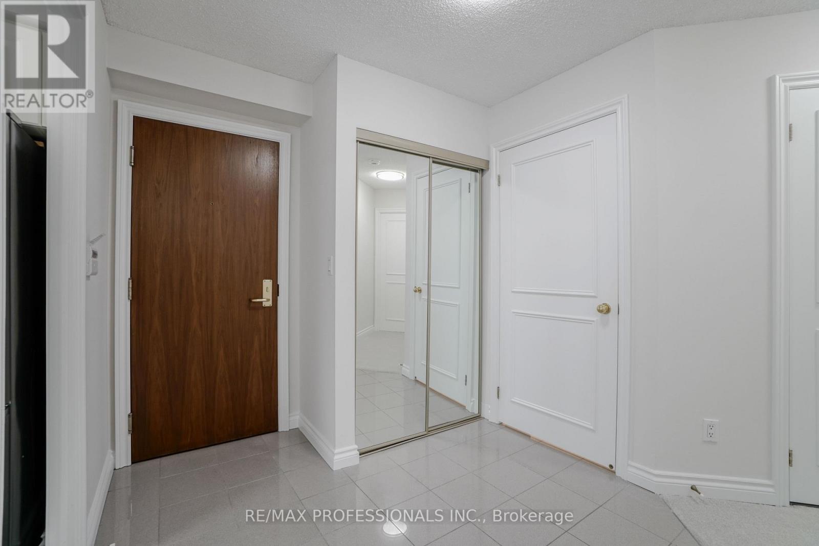 1108 - 1 Palace Pier Court, Toronto, Ontario  M8V 3W9 - Photo 8 - W12913268