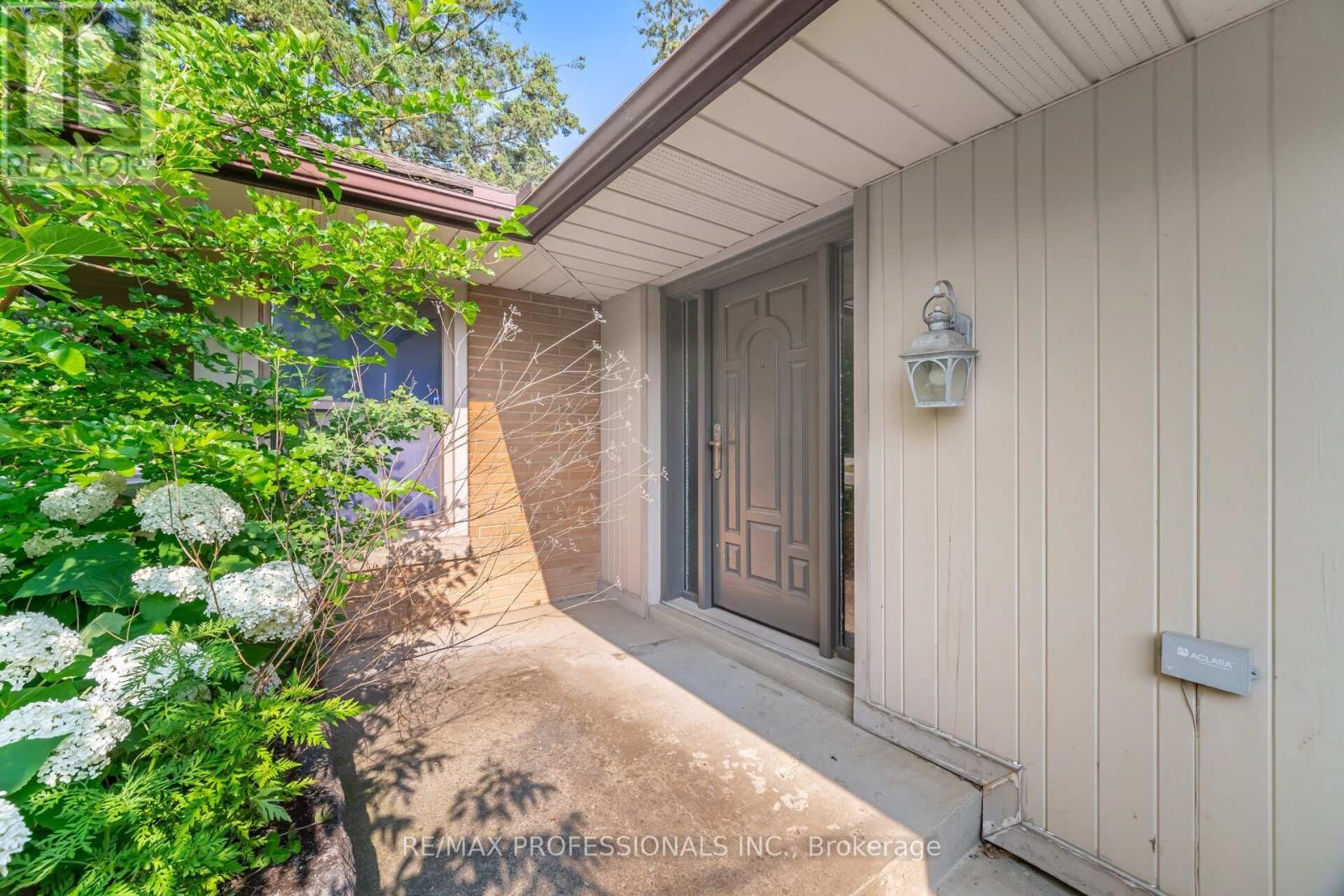 55 Bywood Drive, Toronto, Ontario  M9A 1M1 - Photo 17 - W12913294