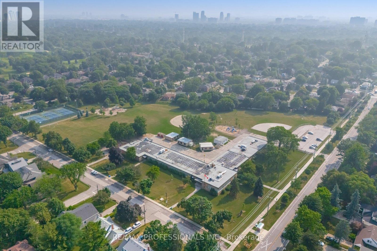 55 Bywood Drive, Toronto, Ontario  M9A 1M1 - Photo 37 - W12913294