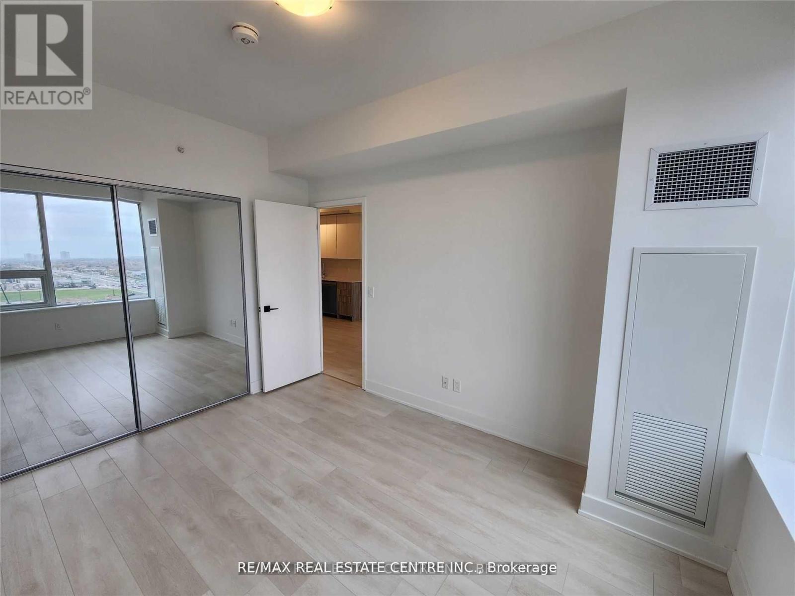 1122 - 2485 Taunton Road, Oakville, Ontario  L6H 3R9 - Photo 8 - W12913318