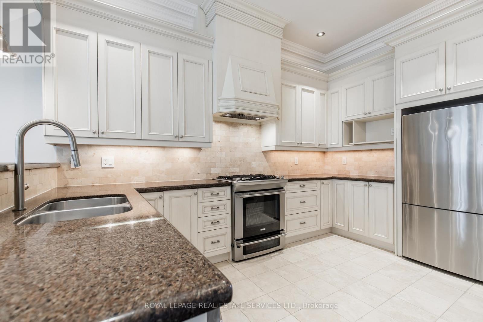 217a Aldercrest Road, Toronto (Alderwood), Ontario  M8W 4J5 - Photo 17 - W12913388