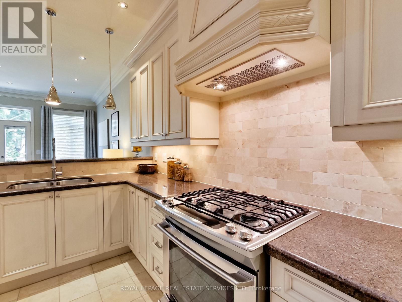 217a Aldercrest Road, Toronto (Alderwood), Ontario  M8W 4J5 - Photo 18 - W12913388