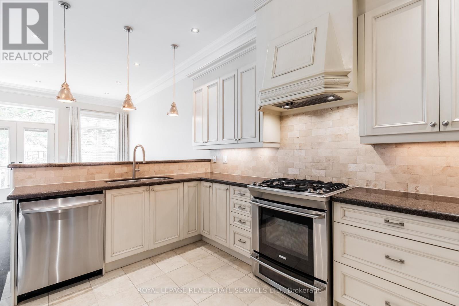 217a Aldercrest Road, Toronto (Alderwood), Ontario  M8W 4J5 - Photo 19 - W12913388