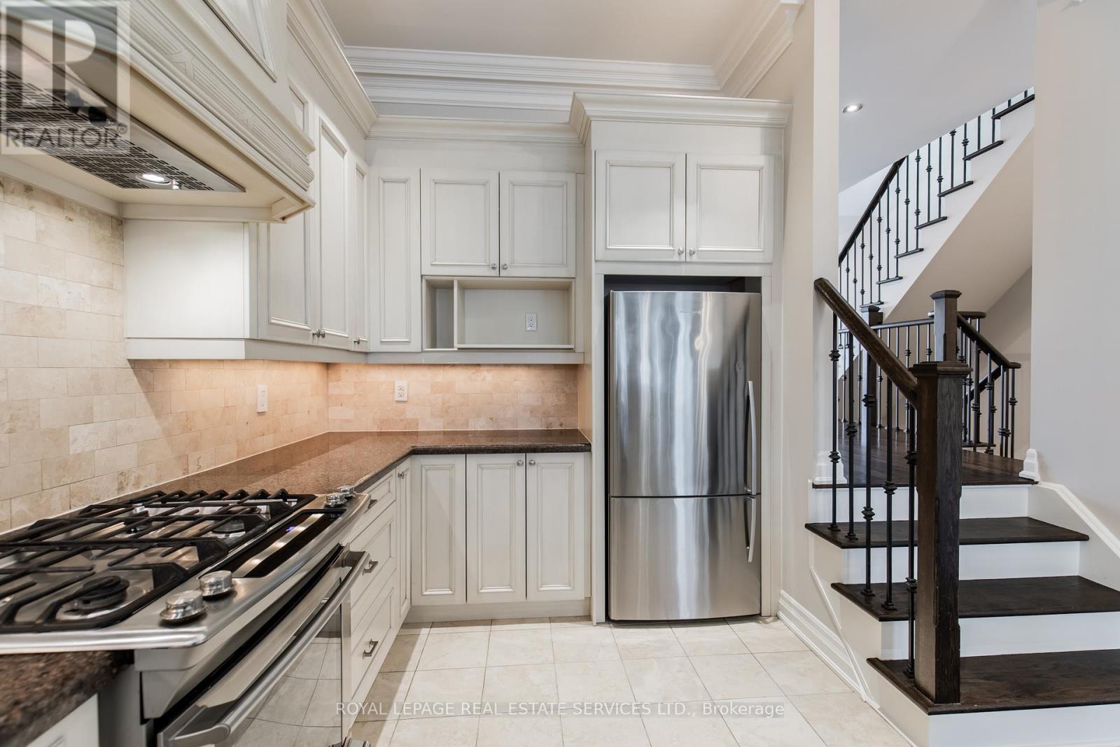 217a Aldercrest Road, Toronto (Alderwood), Ontario  M8W 4J5 - Photo 21 - W12913388