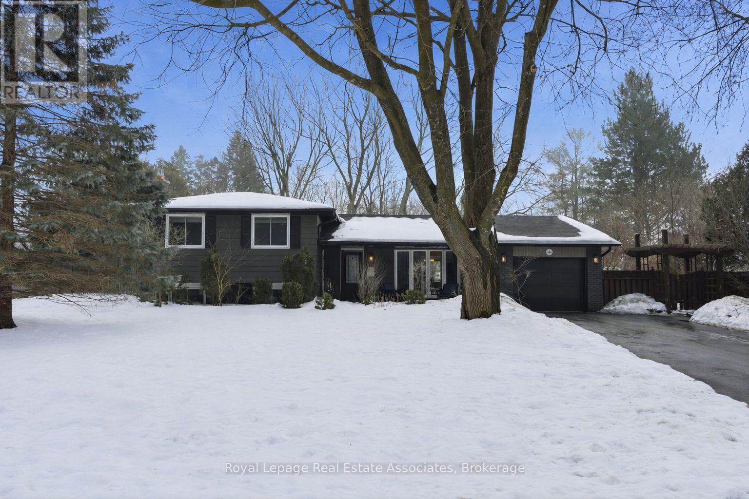 3 Tynedale Court, Hamilton, Ontario  L0R 1H3 - Photo 1 - X12913348