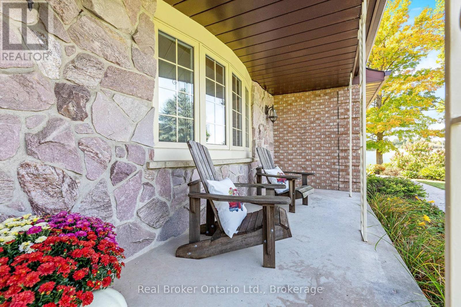 8759 Wellington 124 Road, Erin, Ontario N1H 6H7 - Photo 4 - X12839054