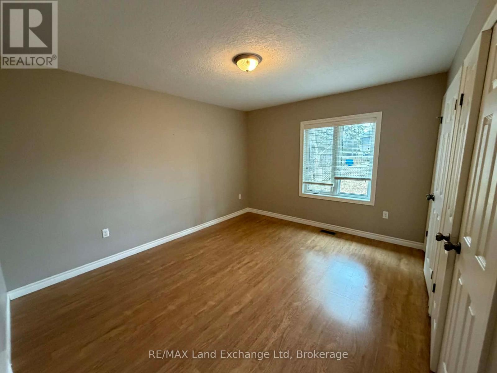 32 Victoria Street W, North Huron, Ontario N0G 2W0 - Photo 9 - X12861854