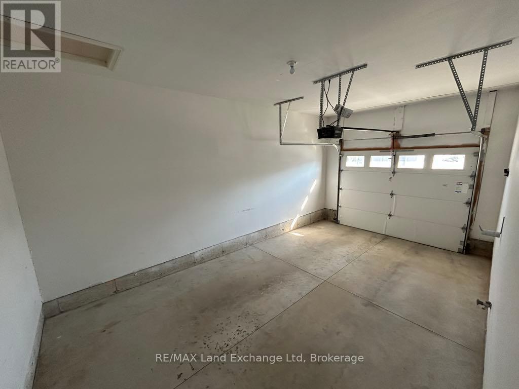 32 Victoria Street W, North Huron, Ontario N0G 2W0 - Photo 17 - X12861854