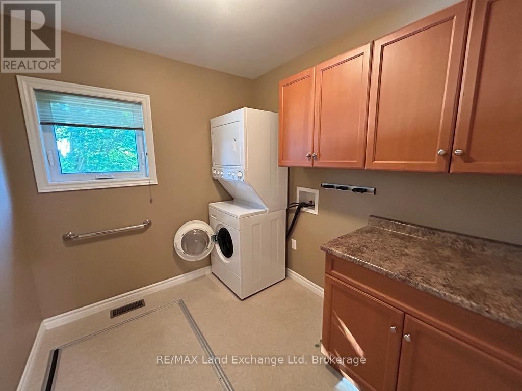 32 Victoria Street W, North Huron, Ontario N0G 2W0 - Photo 13 - X12861854