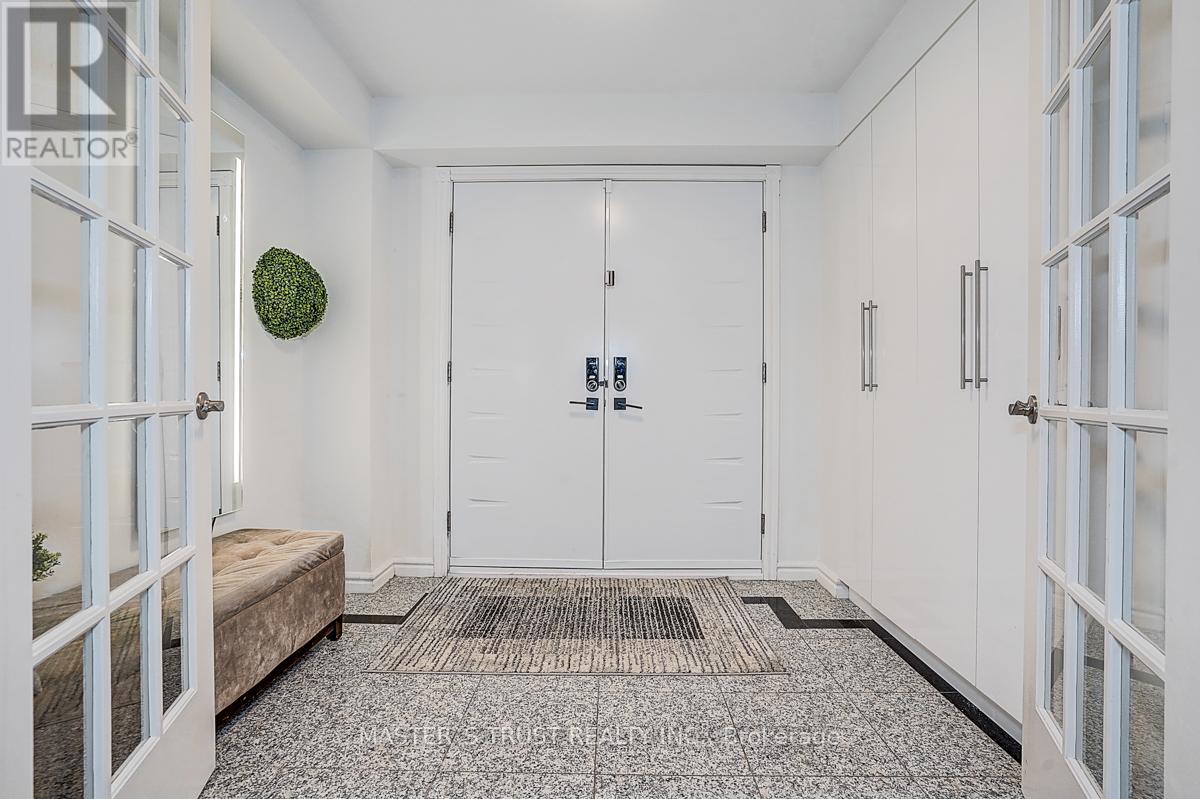 10 Melchior Crescent, Markham, Ontario  L3R 8Z6 - Photo 4 - N12910796