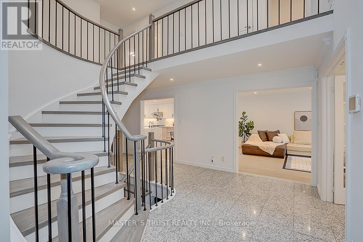 10 Melchior Crescent, Markham, Ontario  L3R 8Z6 - Photo 7 - N12910796