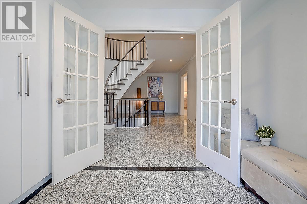 10 Melchior Crescent, Markham, Ontario  L3R 8Z6 - Photo 5 - N12910796