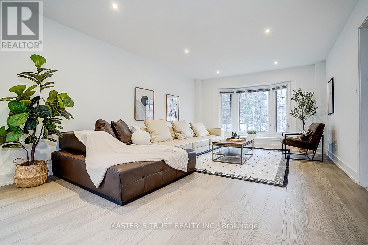 10 Melchior Crescent, Markham, Ontario  L3R 8Z6 - Photo 9 - N12910796