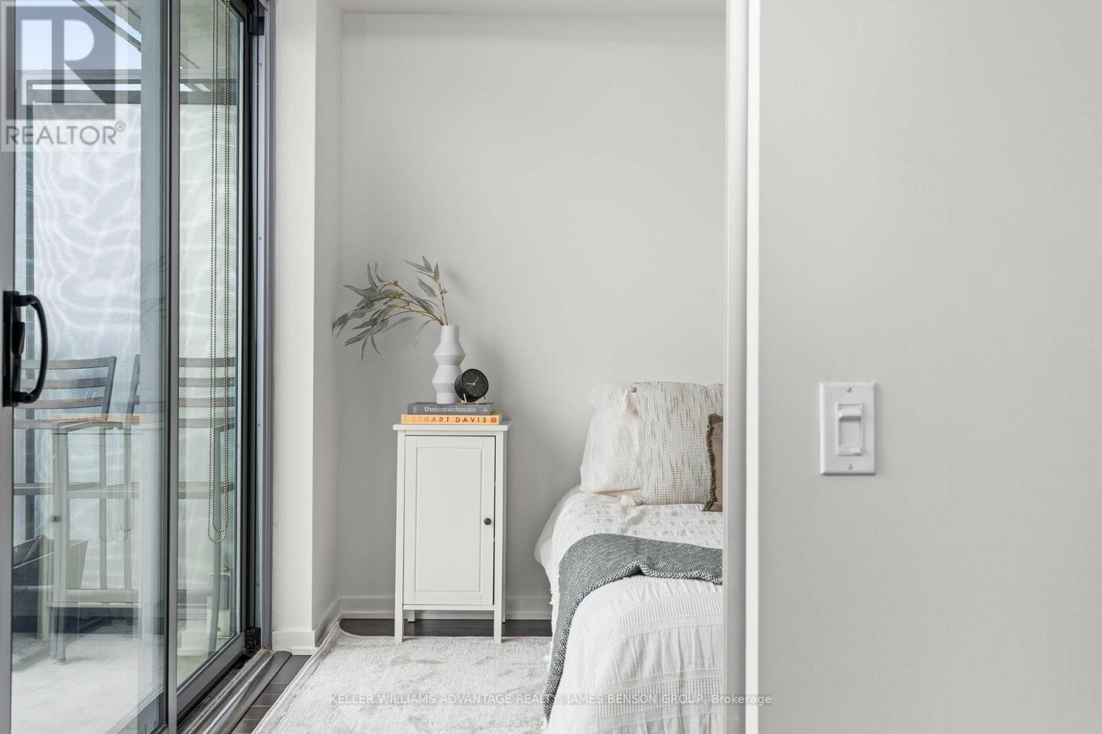 2206 - 103 The Queensway, Toronto, Ontario  M6S 5B3 - Photo 15 - W12910490