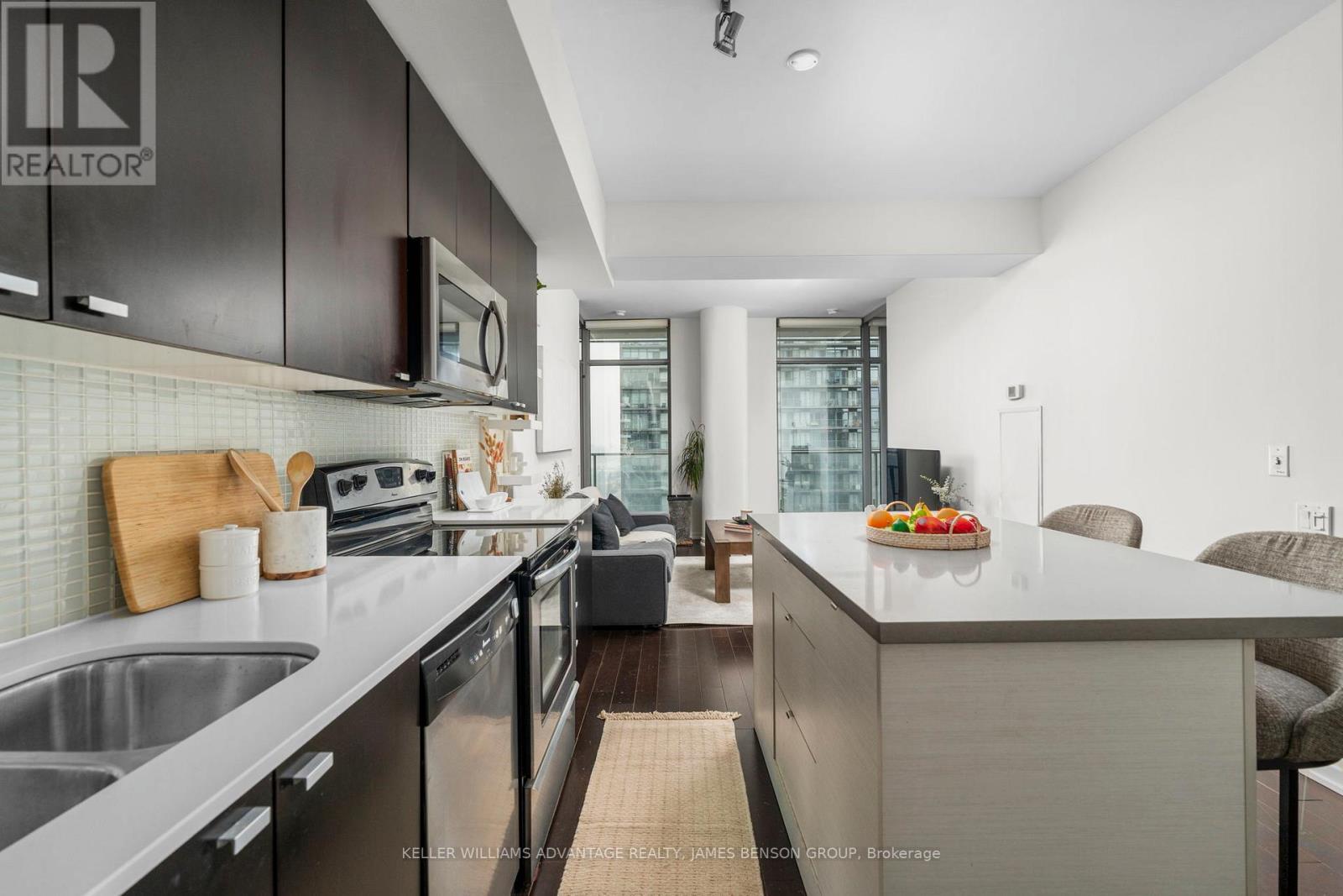 2206 - 103 The Queensway, Toronto, Ontario  M6S 5B3 - Photo 5 - W12910490