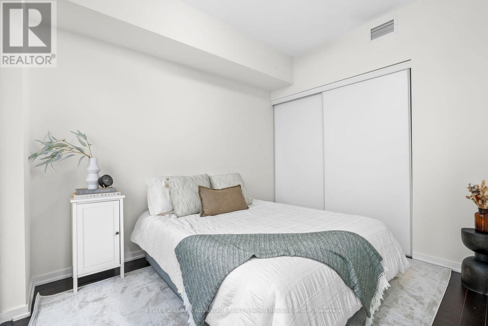 2206 - 103 The Queensway, Toronto, Ontario  M6S 5B3 - Photo 16 - W12910490