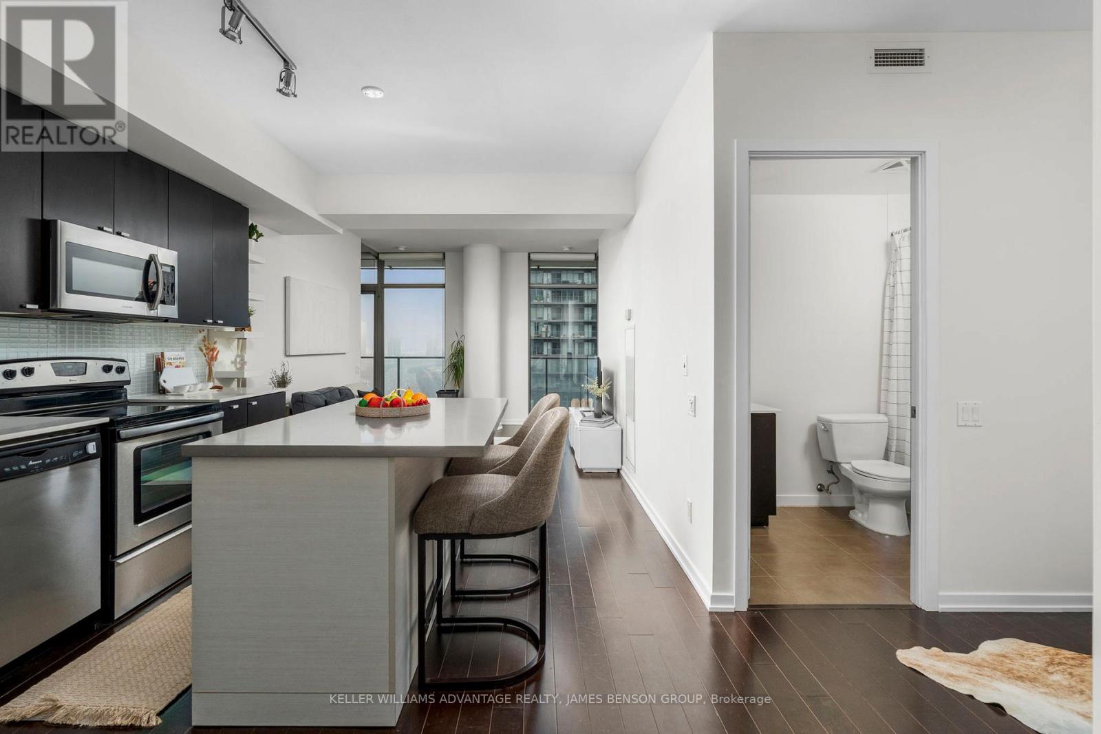 2206 - 103 The Queensway, Toronto, Ontario  M6S 5B3 - Photo 2 - W12910490