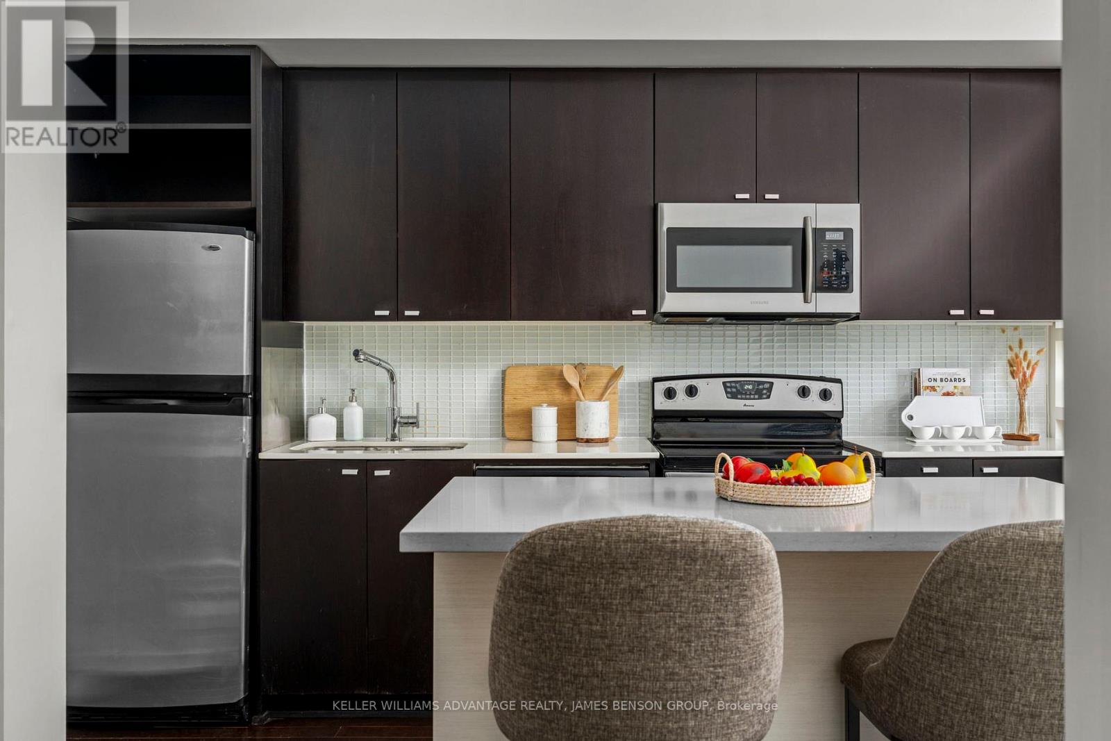 2206 - 103 The Queensway, Toronto, Ontario  M6S 5B3 - Photo 4 - W12910490