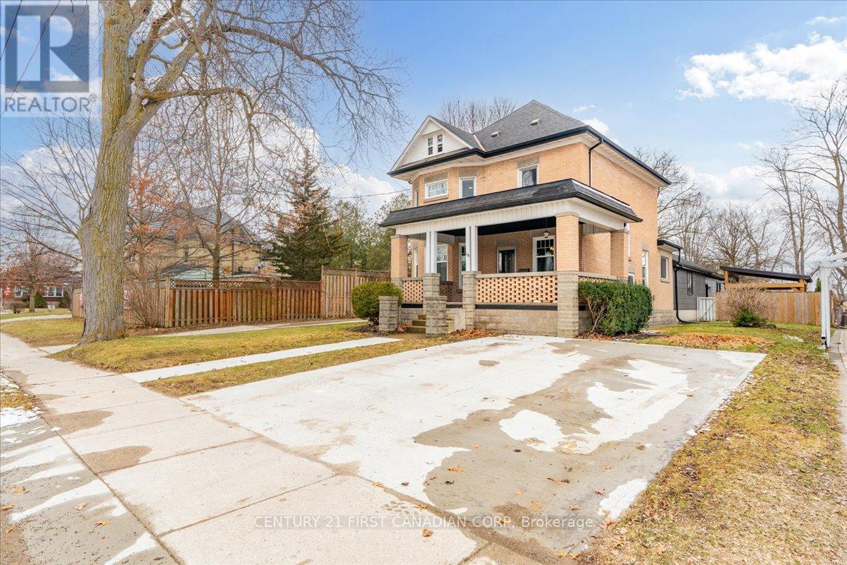 18 Colborne Street, Strathroy-Caradoc, Ontario  N7G 2L9 - Photo 2 - X12913456