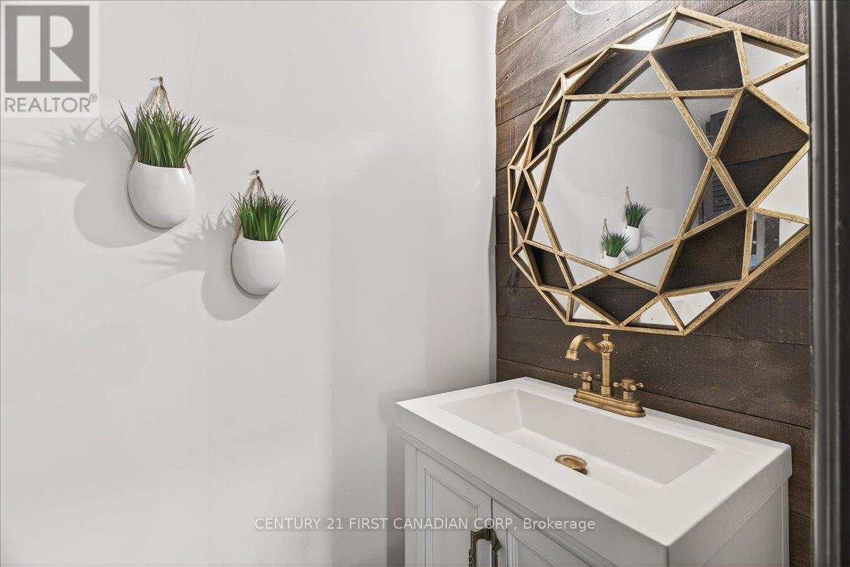 18 Colborne Street, Strathroy-Caradoc, Ontario  N7G 2L9 - Photo 24 - X12913456