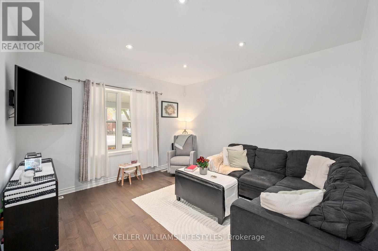 Photo 4 of 12 for 592 Rosedale Street