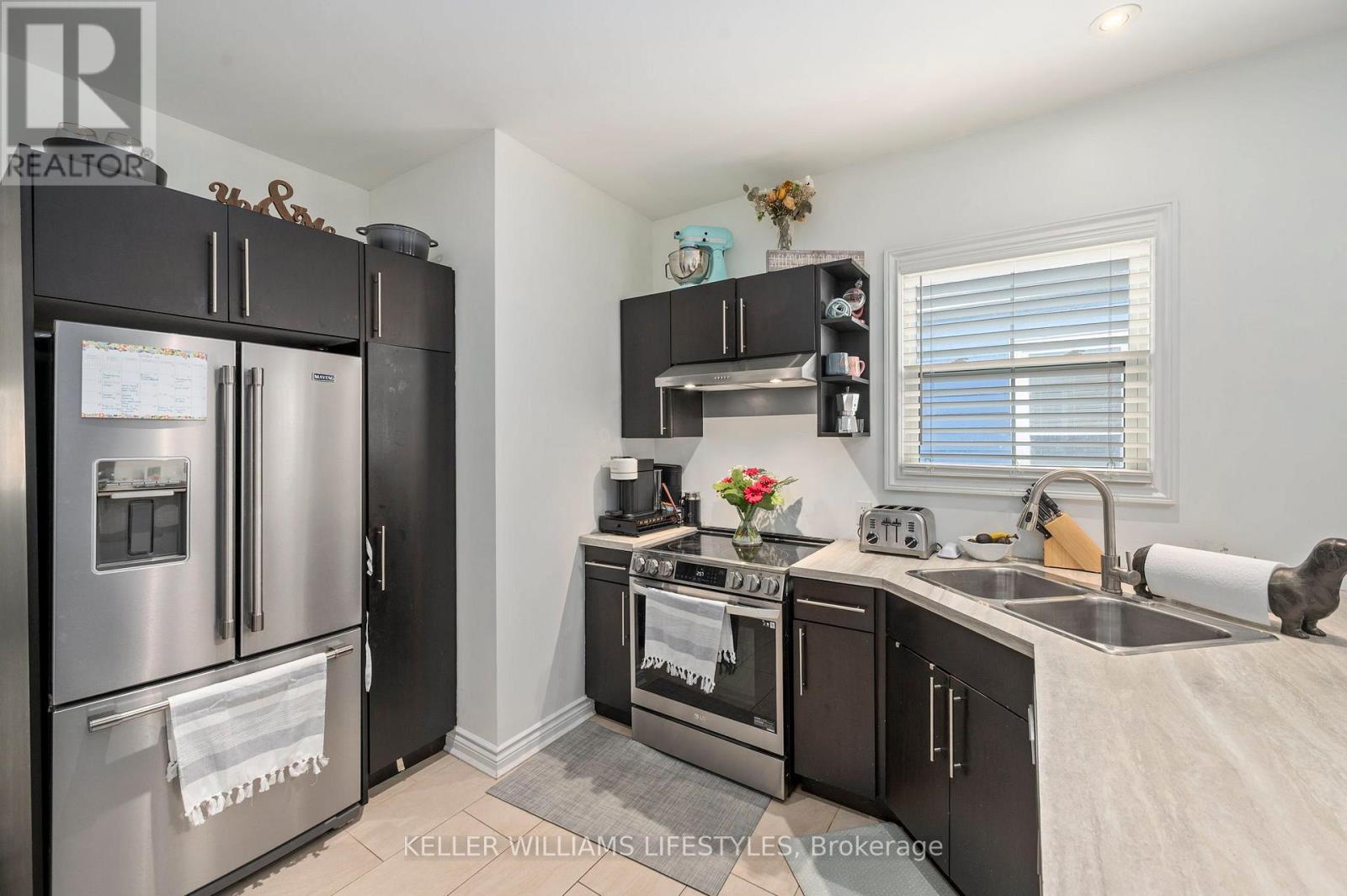 Photo 5 of 12 for 592 Rosedale Street