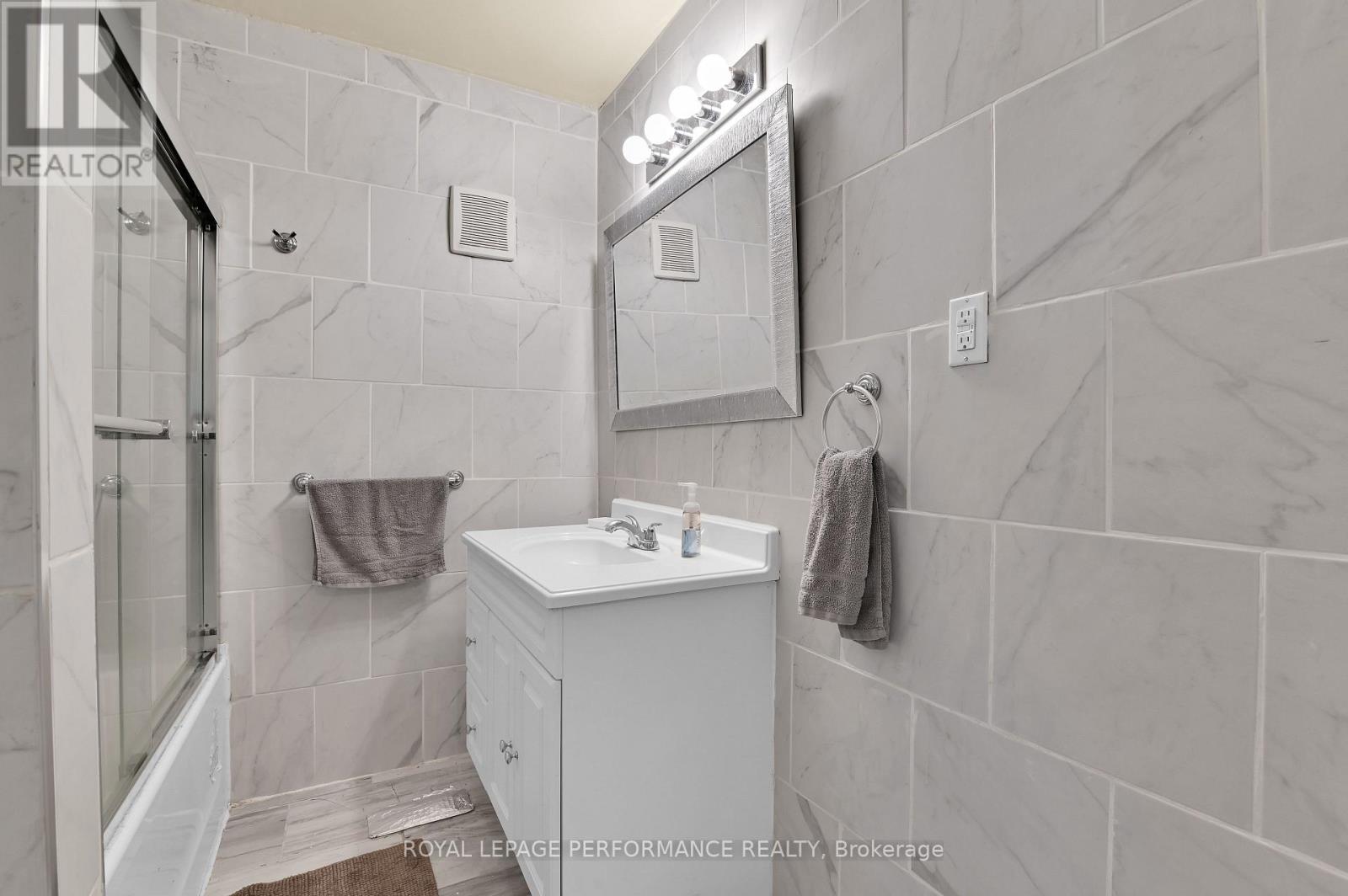 #2 - 474 Vernon Avenue, Ottawa, Ontario  K1K 1A6 - Photo 12 - X12913572