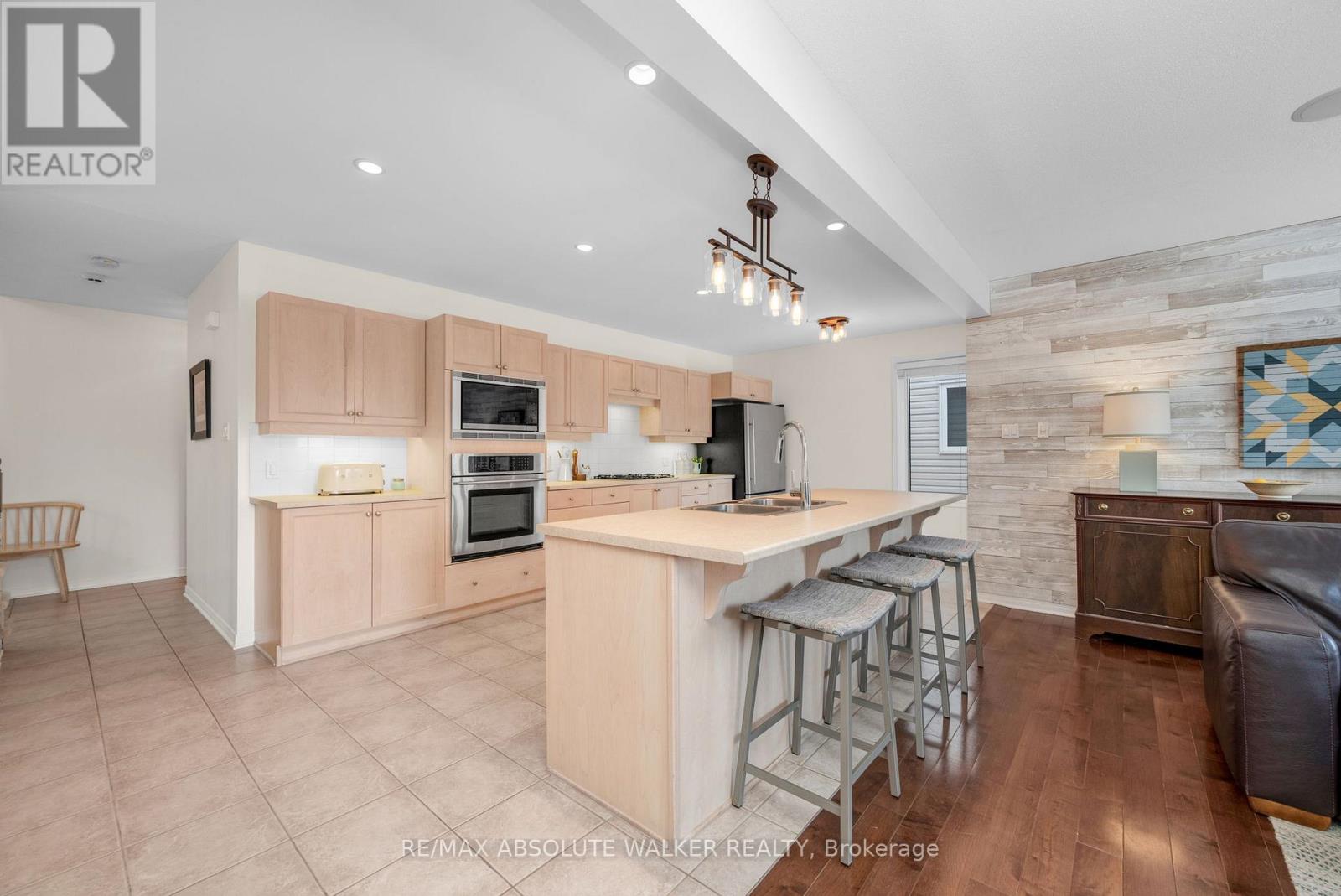 135 Arrowwood Drive, Ottawa, Ontario  K2S 2G3 - Photo 15 - X12913730