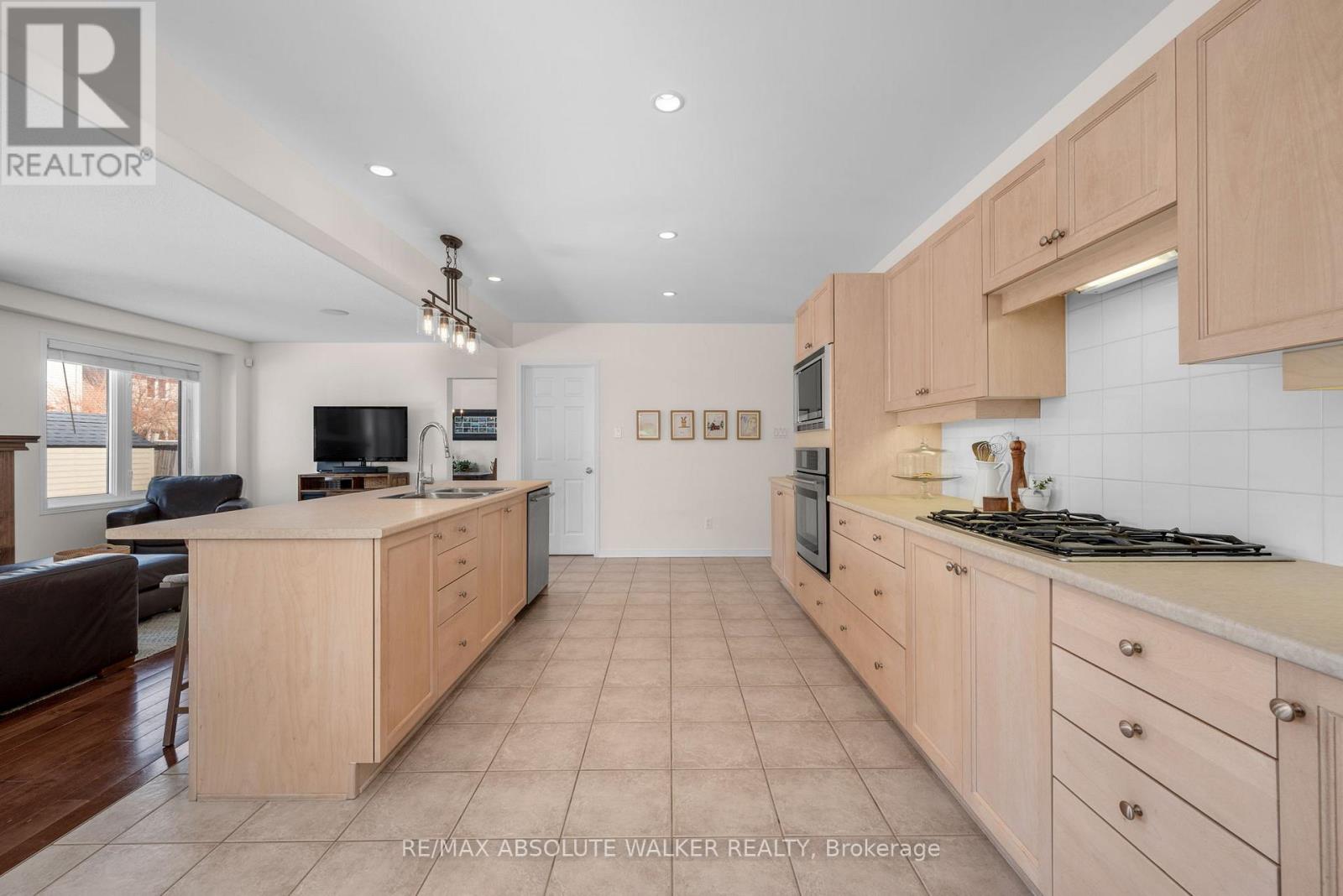 135 Arrowwood Drive, Ottawa, Ontario  K2S 2G3 - Photo 18 - X12913730