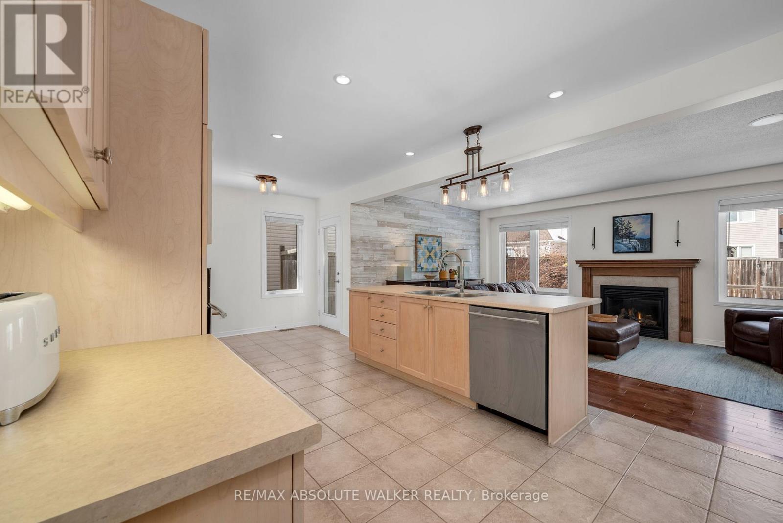 135 Arrowwood Drive, Ottawa, Ontario  K2S 2G3 - Photo 19 - X12913730