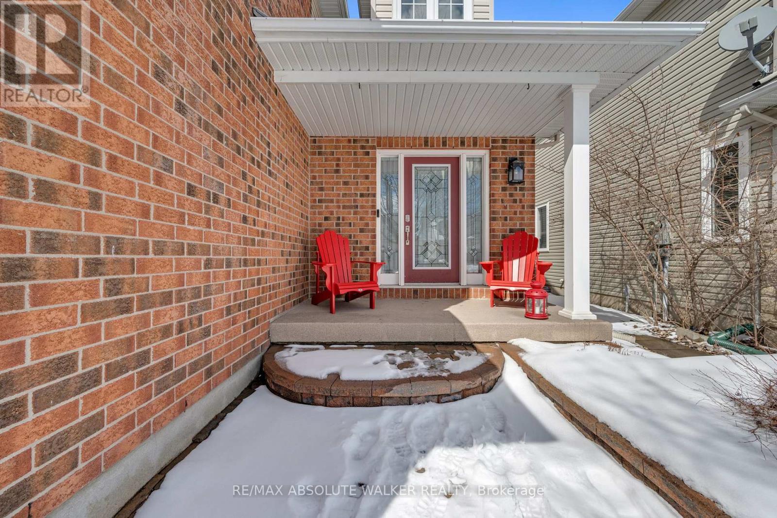 135 Arrowwood Drive, Ottawa, Ontario  K2S 2G3 - Photo 2 - X12913730